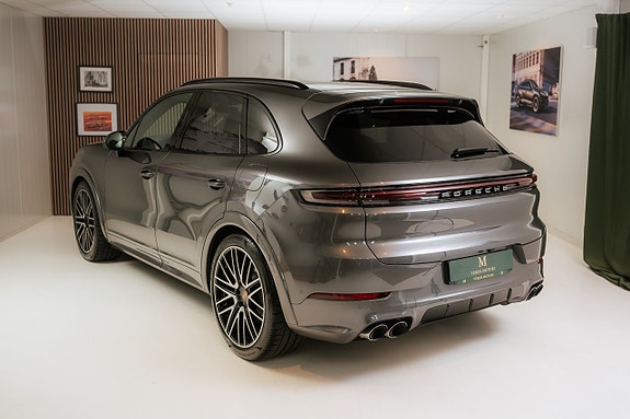 Porsche Cayenne 5 of 10