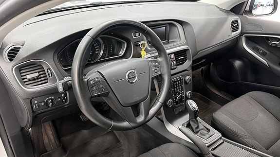 Volvo V40 12 of 21
