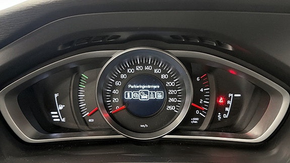 Volvo V40 17 of 21