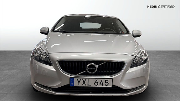 Volvo V40 2 of 21