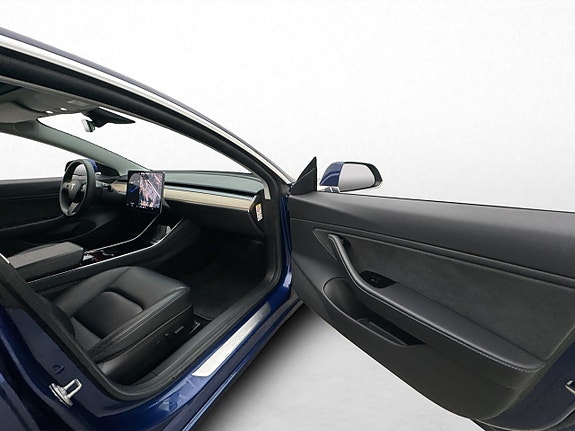 Tesla Model 3 26 of 30
