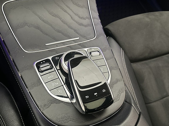 Mercedes-Benz E220 26 of 30