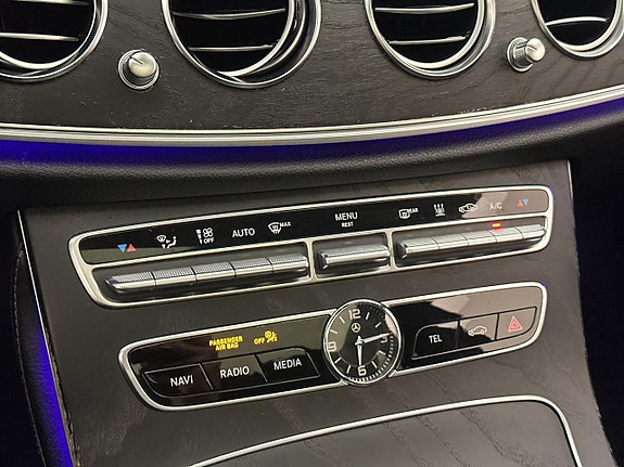Mercedes-Benz E220 25 of 30