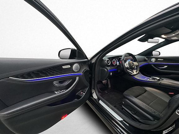 Mercedes-Benz E220 11 of 30