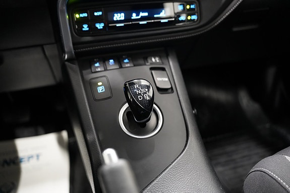 Toyota Auris 12 of 18