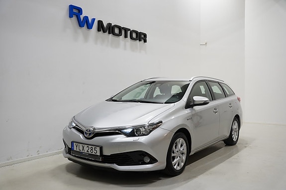 Toyota Auris 2 of 18