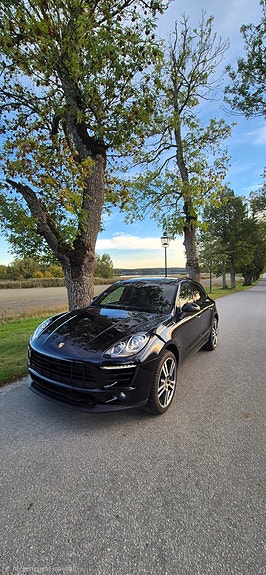 Porsche Macan S 3 of 6