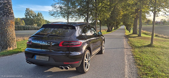 Porsche Macan S 4 of 6