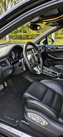 Porsche Macan S 6 of 6