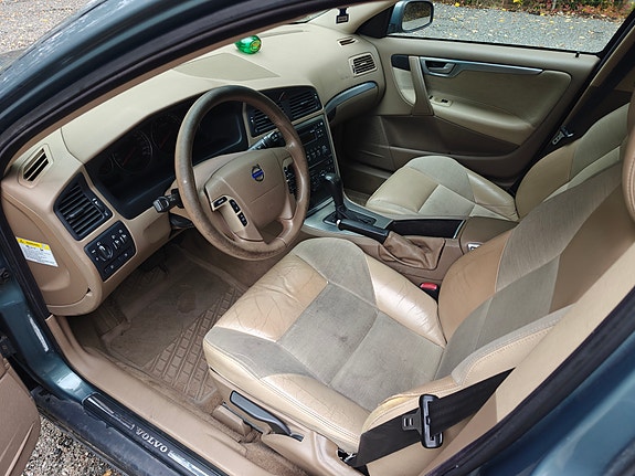 Volvo V70 6 of 7