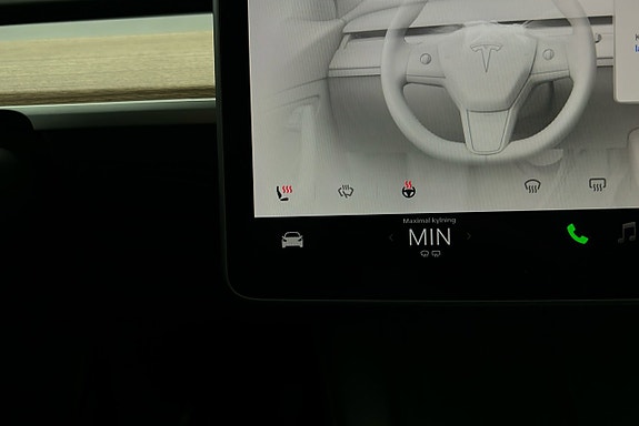 Tesla Model Y 20 of 26