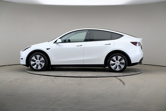 Tesla Model Y 4 of 26