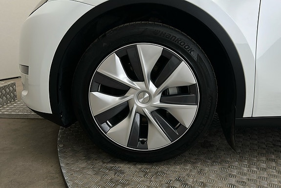 Tesla Model Y 11 of 26