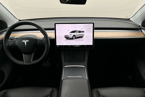 Tesla Model Y 6 of 26