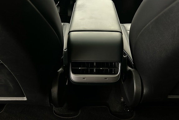 Tesla Model Y 23 of 26