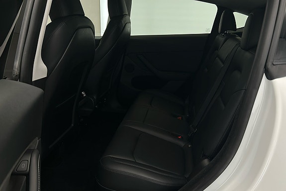 Tesla Model Y 12 of 26