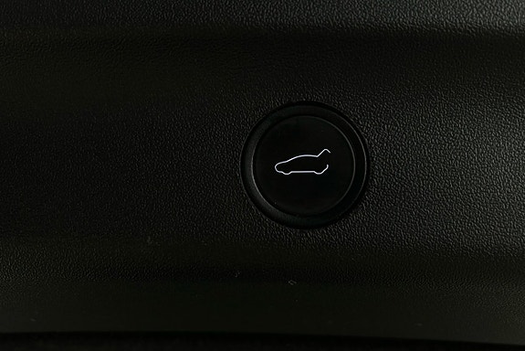 Tesla Model Y 14 of 26