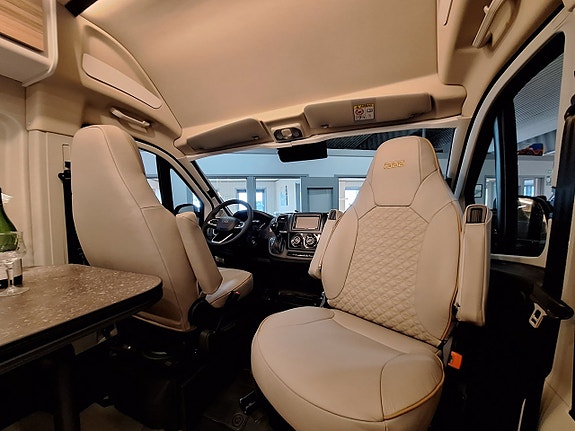 Bürstner B66 C 640 Långbädd, Automat, Solcell 5 of 22