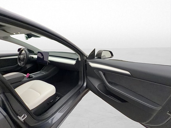 Tesla Model 3 16 of 30