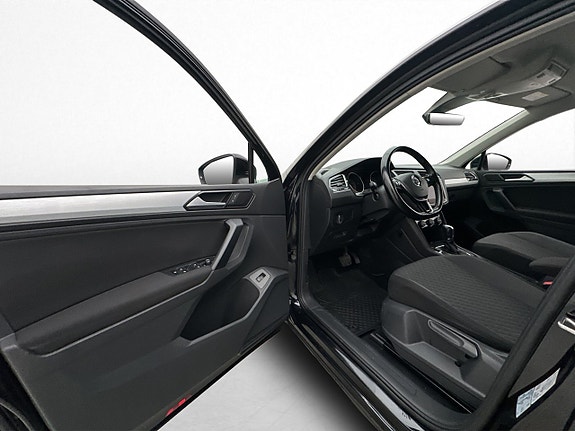 Volkswagen Tiguan 10 of 30