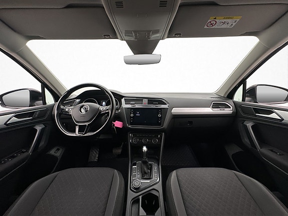 Volkswagen Tiguan 12 of 30