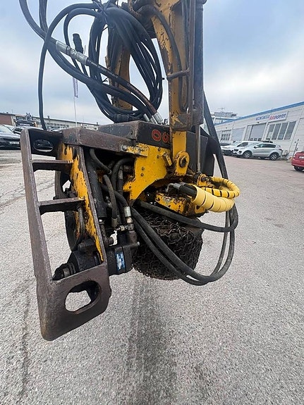 Huddig 960 C6 gårdsmaskin med skördar-aggregat 7 of 9