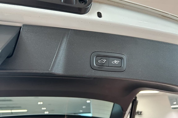 Volvo EX40 11 of 24