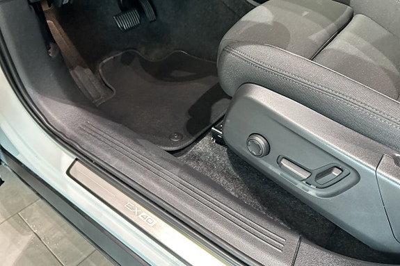 Volvo EX40 14 of 24