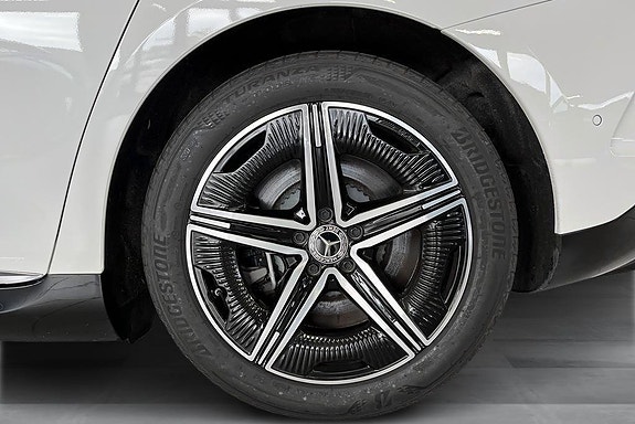 Mercedes-Benz EQE350 18 of 21