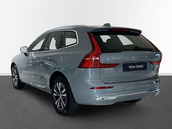 Volvo XC60 2 of 19