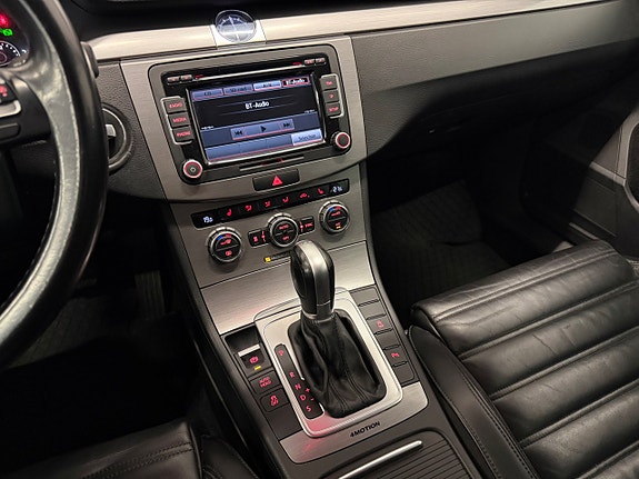 Volkswagen Passat 12 of 19