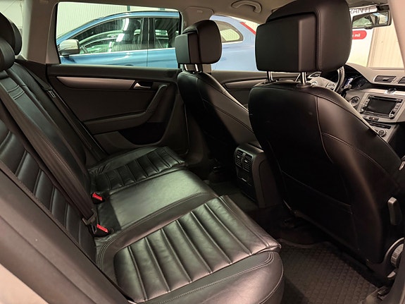 Volkswagen Passat 17 of 19