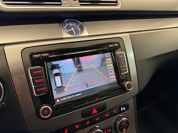 Volkswagen Passat 14 of 19