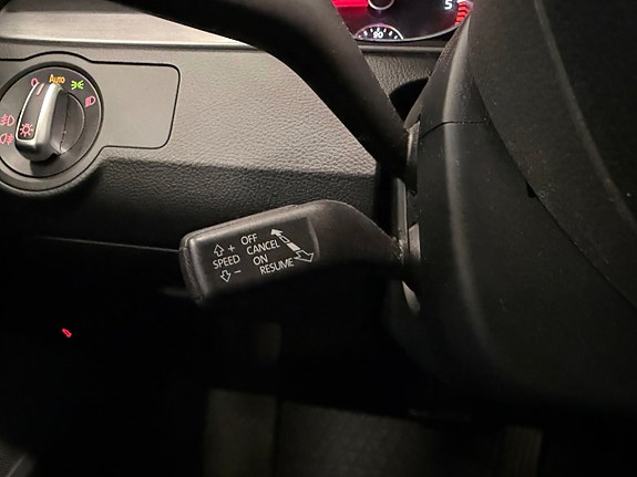 Volkswagen Passat 11 of 19