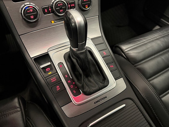 Volkswagen Passat 13 of 19