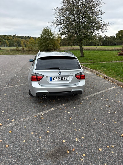 BMW 335i 2 of 6