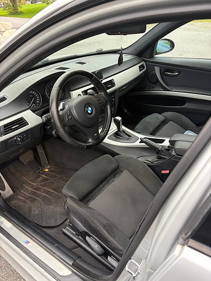 BMW 335i 4 of 6
