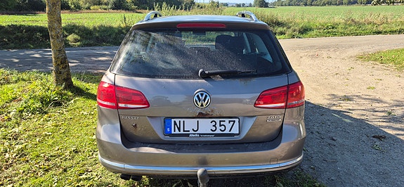 Volkswagen Passat 2 of 6