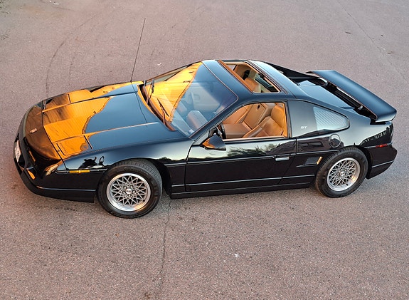 Pontiac Fiero 2 of 9