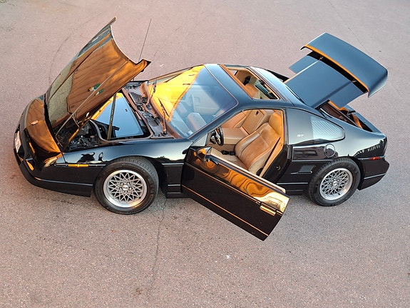 Pontiac Fiero 3 of 9