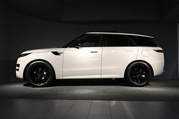 Land Rover Range Rover Sport 3 of 21