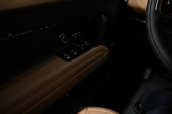 Land Rover Range Rover Sport 14 of 21