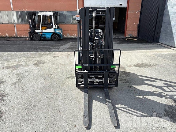 Truck Silverstone EFL181 3 of 6
