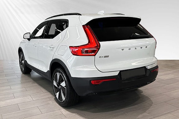 Volvo EX40 3 of 22