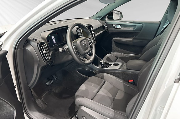 Volvo EX40 6 of 22