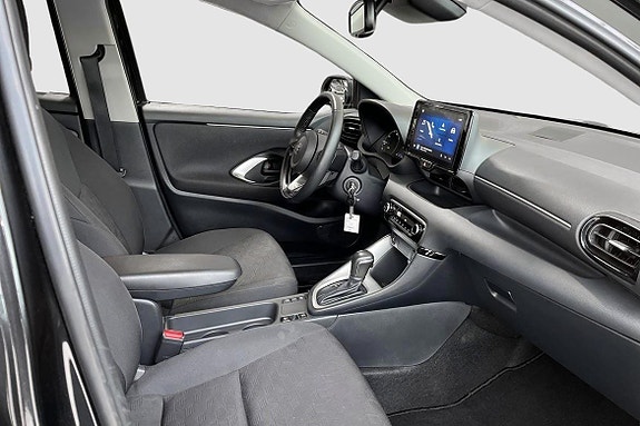 Toyota Yaris 8 of 13