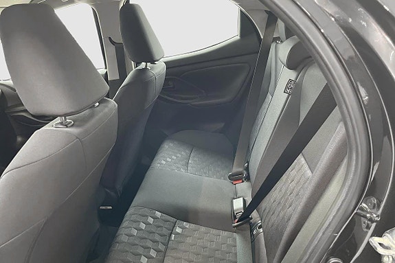 Toyota Yaris 9 of 13