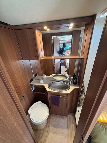 LMC Cruiser Comfort T712 Låga långbäddar - Automat - Separat dusch - Rymlig 18 of 24