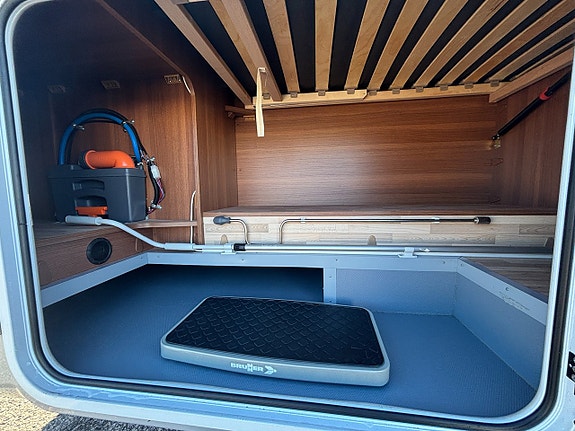 LMC Cruiser Comfort T712 Låga långbäddar - Automat - Separat dusch - Rymlig 8 of 24