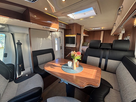 LMC Cruiser Comfort T712 Låga långbäddar - Automat - Separat dusch - Rymlig 13 of 24